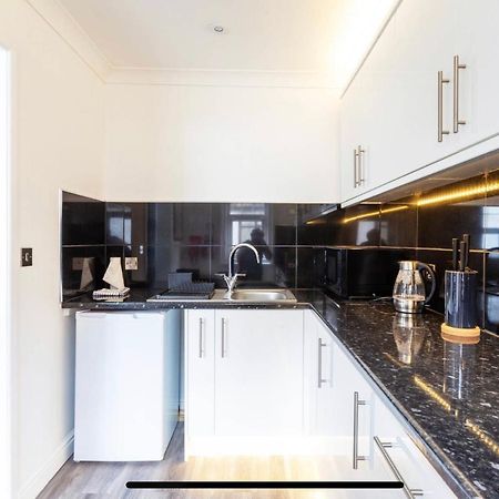 Ammonite Luxury Beachfront Apartment ライム・レジス エクステリア 写真