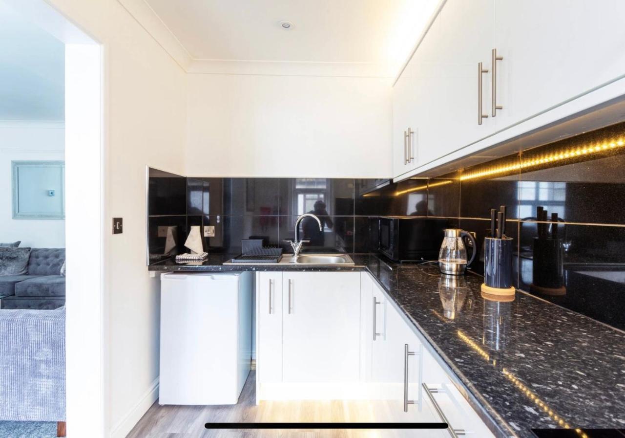 Ammonite Luxury Beachfront Apartment ライム・レジス エクステリア 写真