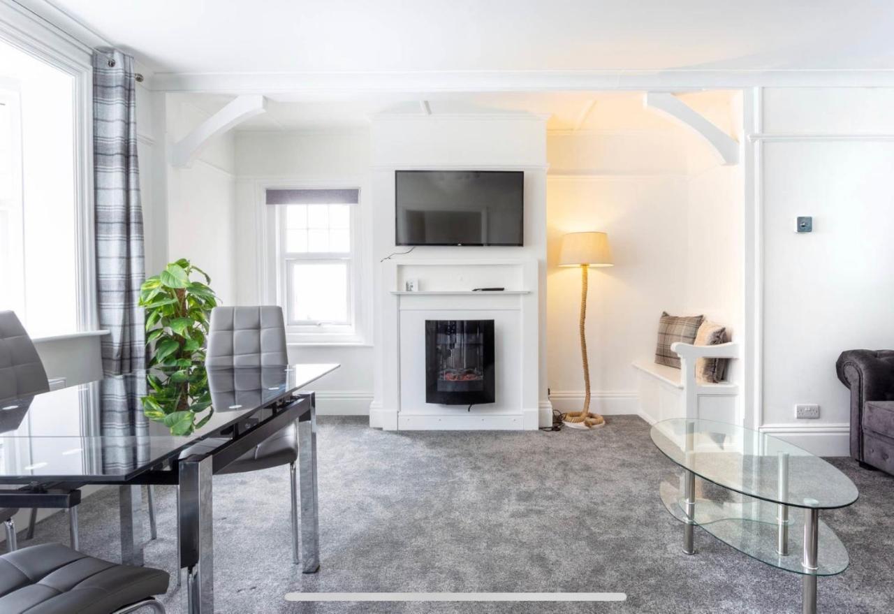 Ammonite Luxury Beachfront Apartment ライム・レジス エクステリア 写真